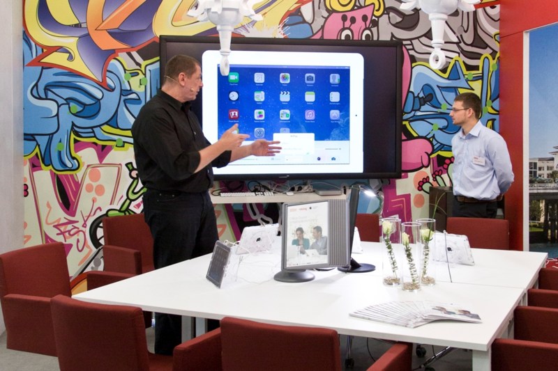 Office Depot Apple Kreativraum mit Escreen und iPad