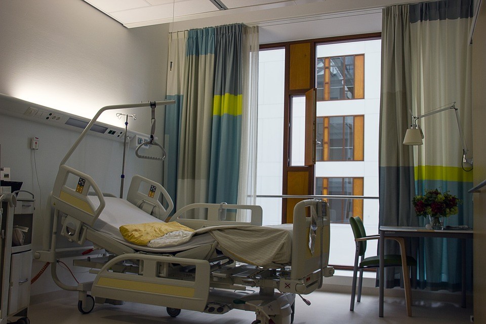 foto-cc0-pixabay-corgaasbeek-krankenhaus-zimmer-bett