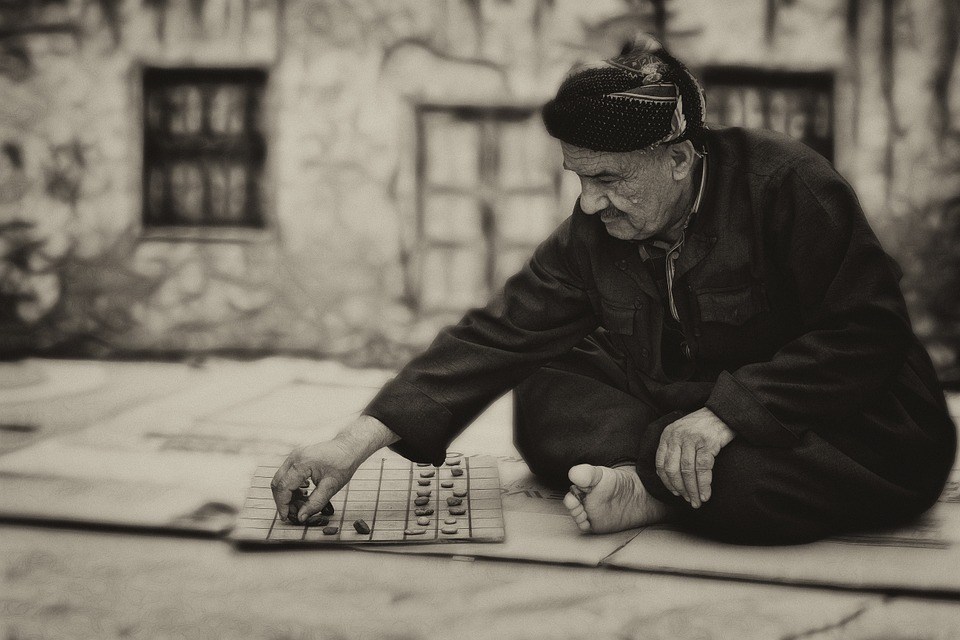 foto cc0 pixabay omeralnahi mann alt spielen