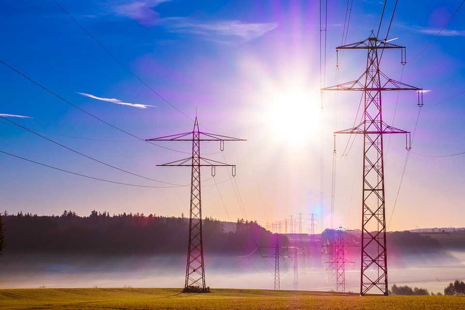 foto cc0 pixabay blickpixel strom masten leitungen