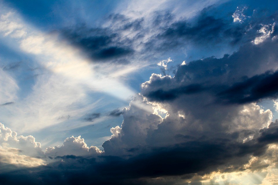 foto-cc0-pixabay-lillaby-wolken-strahl
