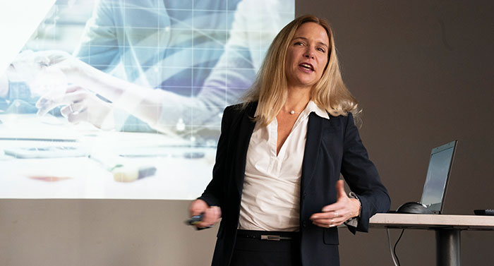 Saskia Burns, Direktorin der Business Unit »Digital Business Consulting« verantwortet in der Cosmo Consult Gruppe weltweit die strategische Digitalisierungsberatung.